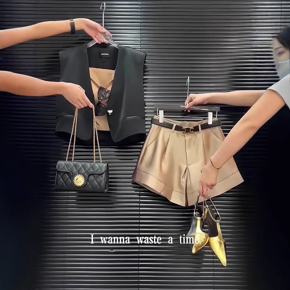Bộ ba mảnh nữ áo ghi lê kèm áo hai dây và quần short thời trang mùa hè — Màu cà phê đen