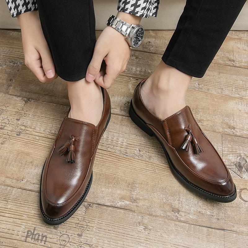 Cross-border 46 zapatos de cuero de bordas grandes para hombres con un pedale de moda de punta pequeña zapatos de cuero transpirables perezosos zapatos de lefour con suela gruesa