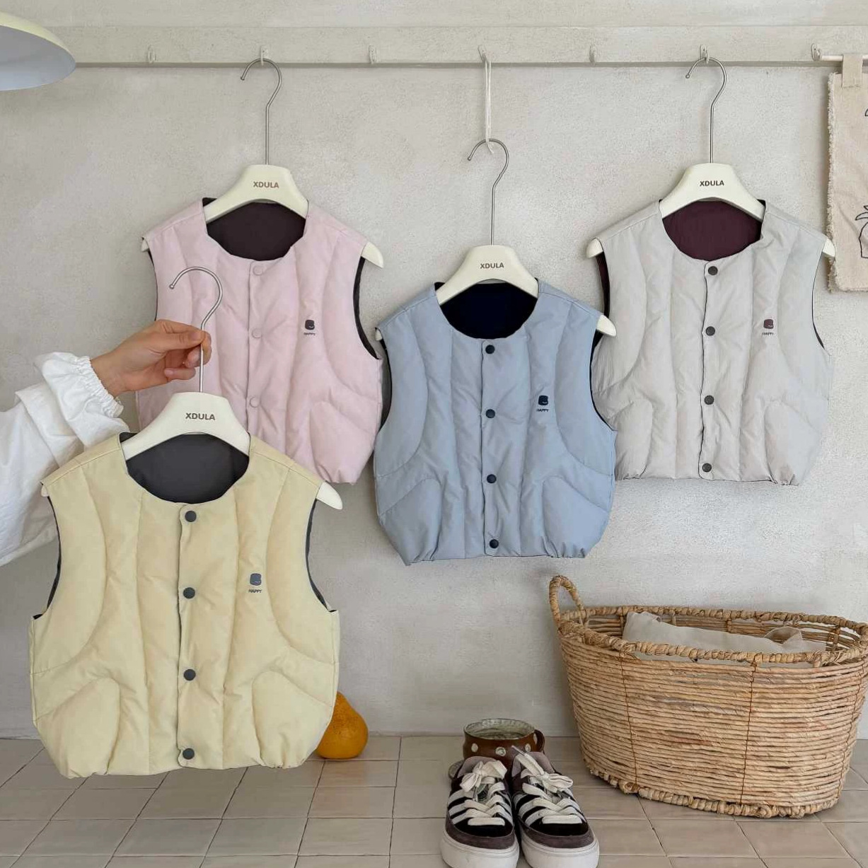 New style down vest for toddlers, warm and suitable for autumn and winter, made with white duck down, unisex, reversible, and features snap closures for easy wear