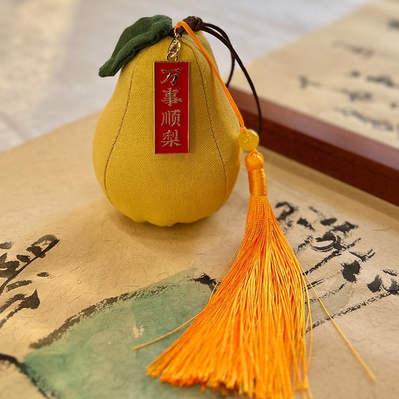 Tela de pera Lu Bordado hecho a mano bricolaje patchwork muñeca decoración regalo del estudiante artesanía tradicional flor tela colgante