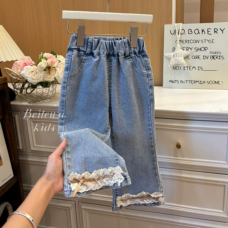 Джинсы для девочек с кружевным бантом, модные и универсальные брюки-клеш для малышек, Новый год 2025