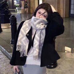 秋冬高品質FDウールスカーフライトグレーレターカシミアショールネット有名人同じスタイル両面厚みのあるスカーフで暖かく保ちます
