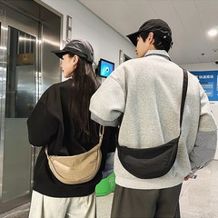 2025 新しいシンプルなアウトドアレジャー餃子メッセンジャーバッグ男性と女性のための多用途大容量バックパックシングルショルダーバッグ