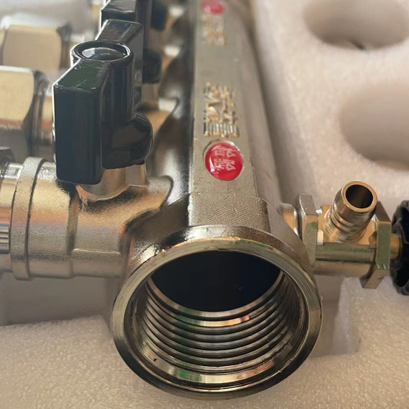 元のメーカーの工事の家装の硬い金の大流量の銅の集水器の規格のそろっている分水器のスイッチは直接供給します。|undefined