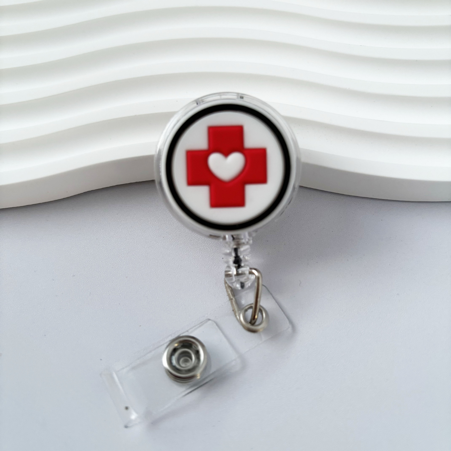 Enfermería placa de pecho botón insignia botón retráctil fácil de tirar de la marca de personal lindo certificado botón de colgante botón dibujos animados botón fácil de tirar