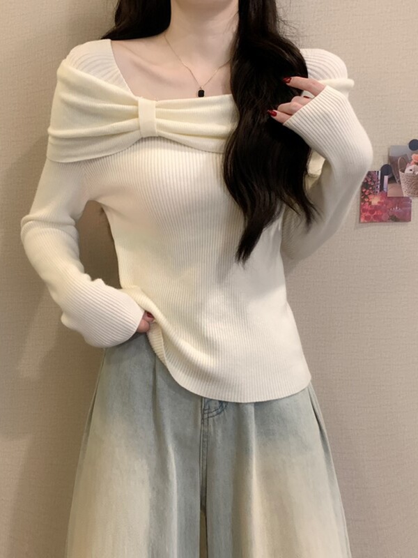 Brown Long-Sleeved Knitted Bottoming Shirt for Women in Autumn, a Very Nice Woolen Waist-Cinching Top