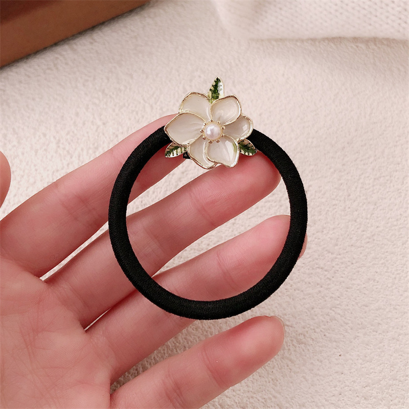 A principios de la primavera, el nuevo estilo coreano de flores metálicas cuerdas de cabeza simple de alta calidad anillo de cabello de cabello de correa de cabello accesorios para el cabello