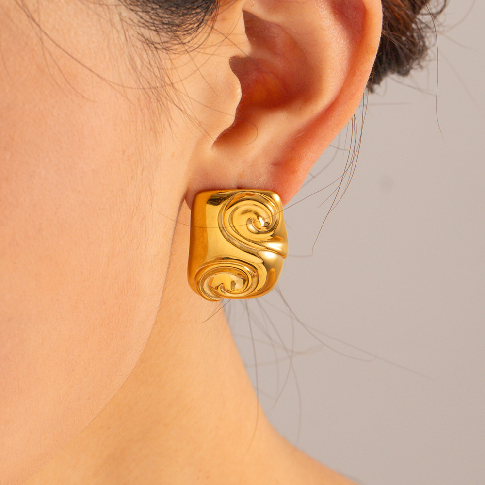 Earring Image 2