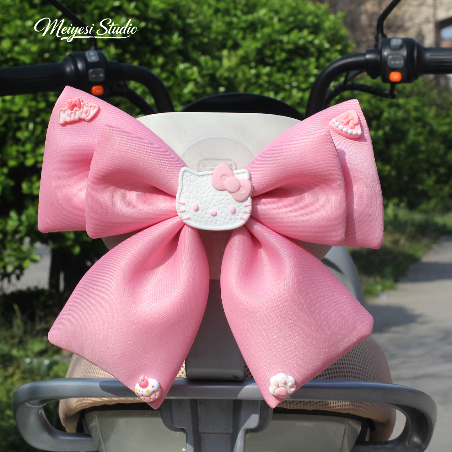 Nuevo 2026 coche eléctrico arco decoración accesorios pequeños accesorios de la batería de la cola de los accesorios adornos de la cola lindos
