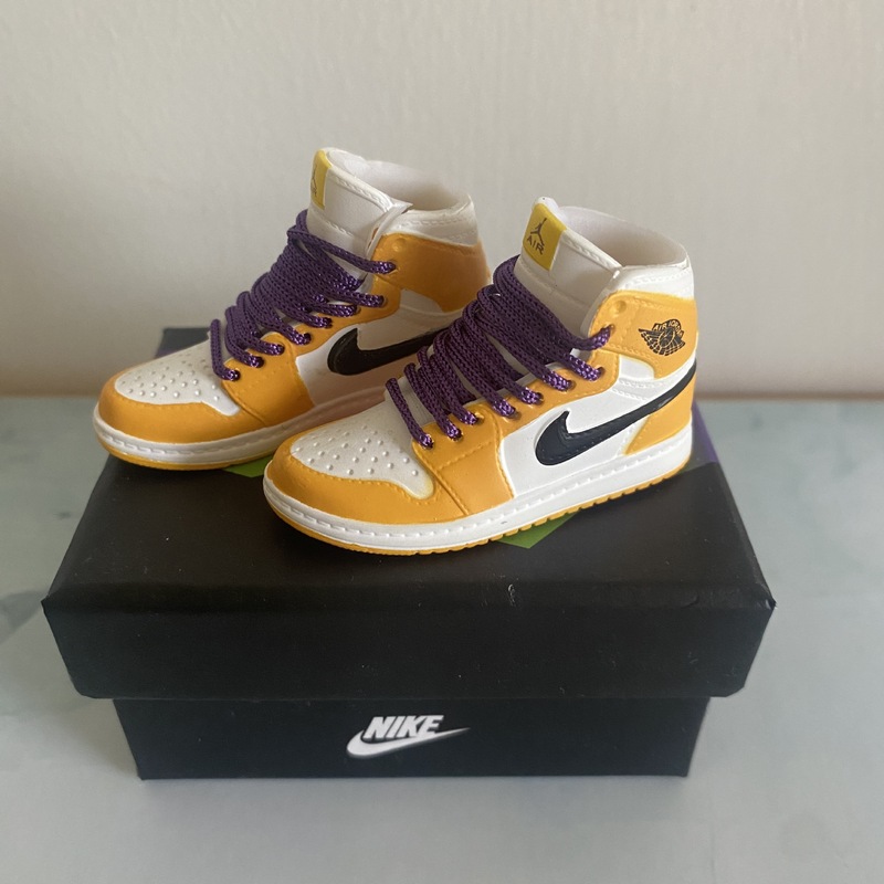 1/6 shoe model aj1 generation a pair of mini AJ ordinary three-dimensional ornaments a pair of Jordan basketball jewelry model 1/6 shoe model aj1 generation a pair of mini AJ ordinary three-dimensional ornaments a pair of Jordan basketball jewelry model