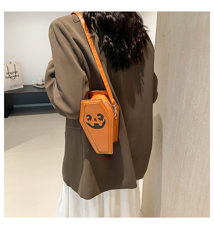 Personalisierte Ghost Creative für Frauen 2024 Neue Halloween-Kürbis-Druck-Einzelschulter-Crossbody-Trendy-Sargtasche_voghion.com