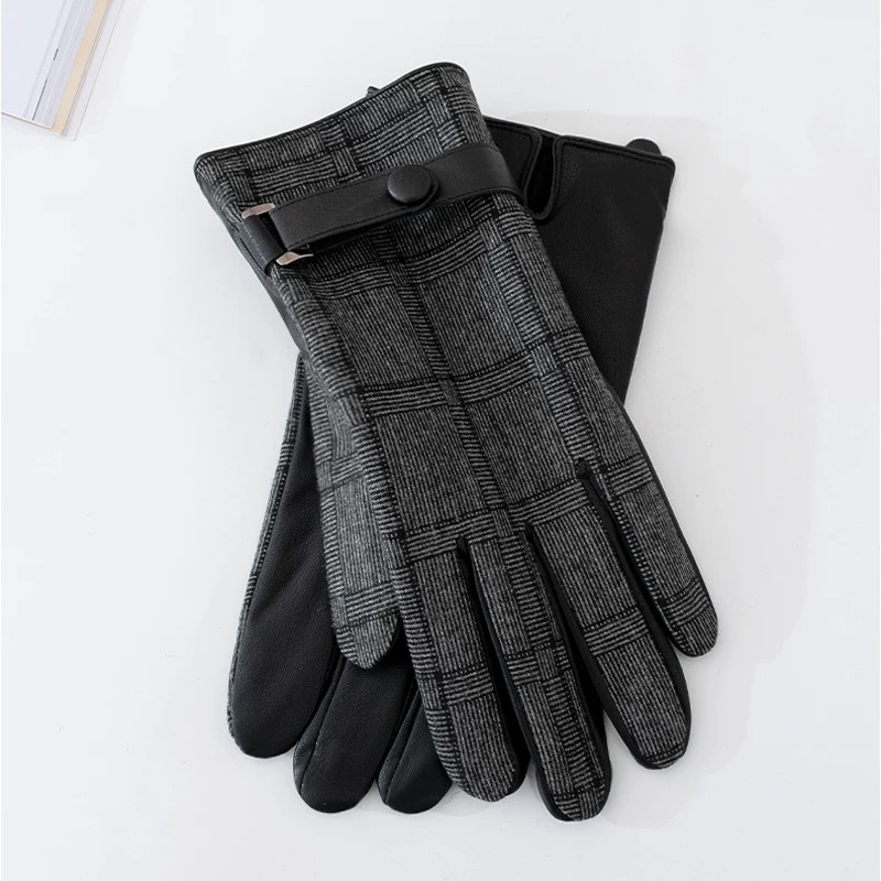 검은색과 회색의 잔주름이 있는 피부