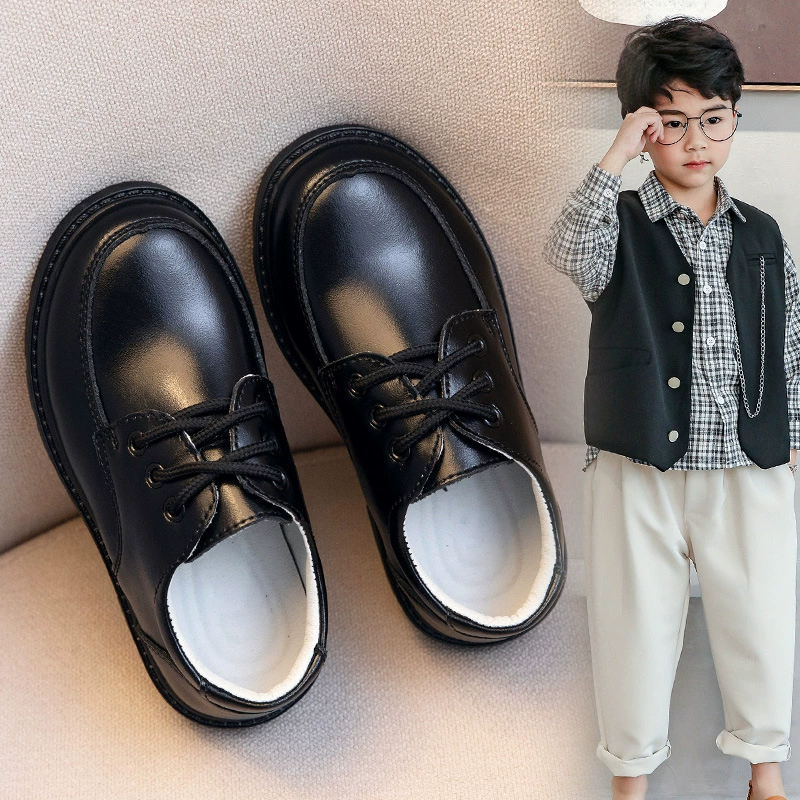Кожаная обувь для мальчиков 2025 Весна и лето Новый стиль Учащиеся начальной школы Черные туфли для выступлений в британском стиле для мальчиков Детская обувь на мягкой подошве среднего и большого размера