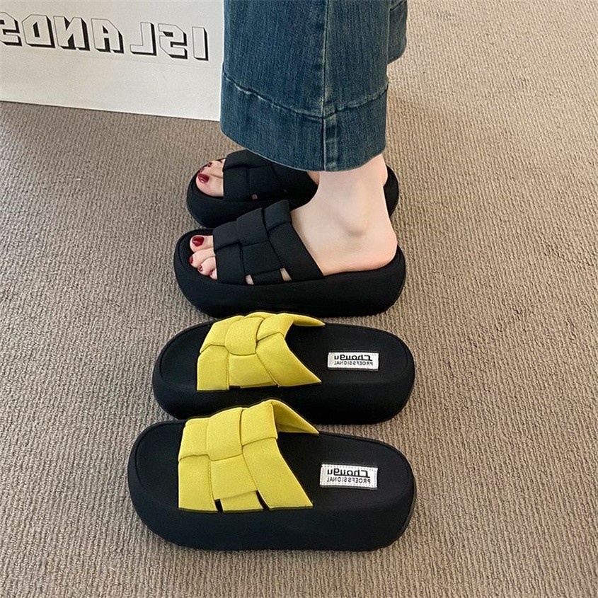Aumentar la altura de pan negro zapatillas de verano para mujeres 2026 nuevas zapatillas de playa super caliente con falda