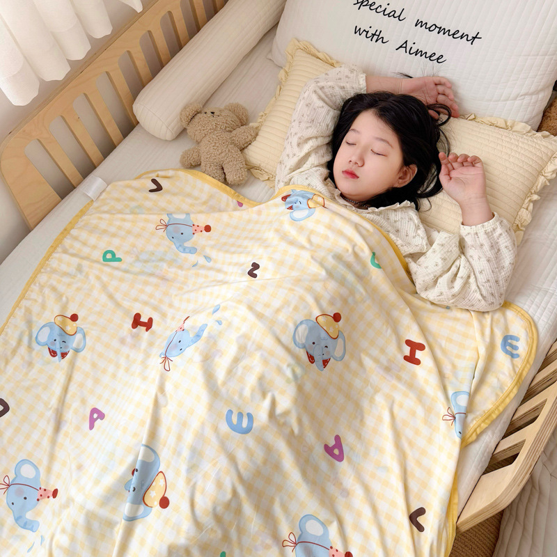 Dumbo / 80cmx110cm knitted throw blanket