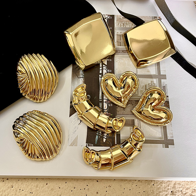 30g Weight Alloy Ear Needle Material Earrings Classification 1 Pair Quantity Daily Occasion Alloy Material Geometric, Heart Shape Pattern Women's Gender Plating Design IG Style, Retro Style 1 Pair IG Style Retro Geometric Heart Shape Plating Alloy Earrings 6