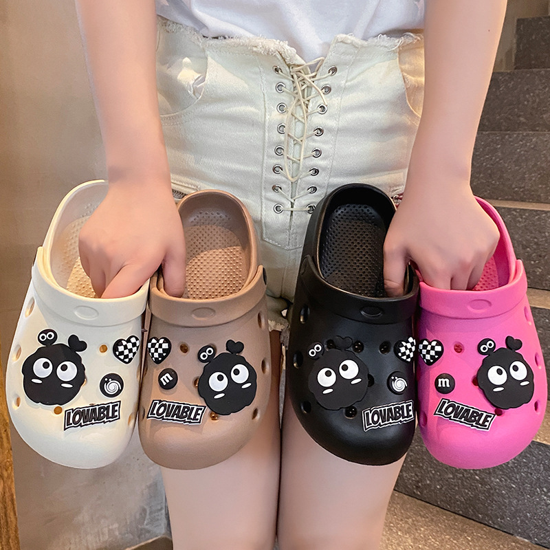 Summer Outdoor Wear 2026 New Thick-Soled Comfortable Office Slippers Beach Sandals with a Soft Feel Closed-Toe Clogs