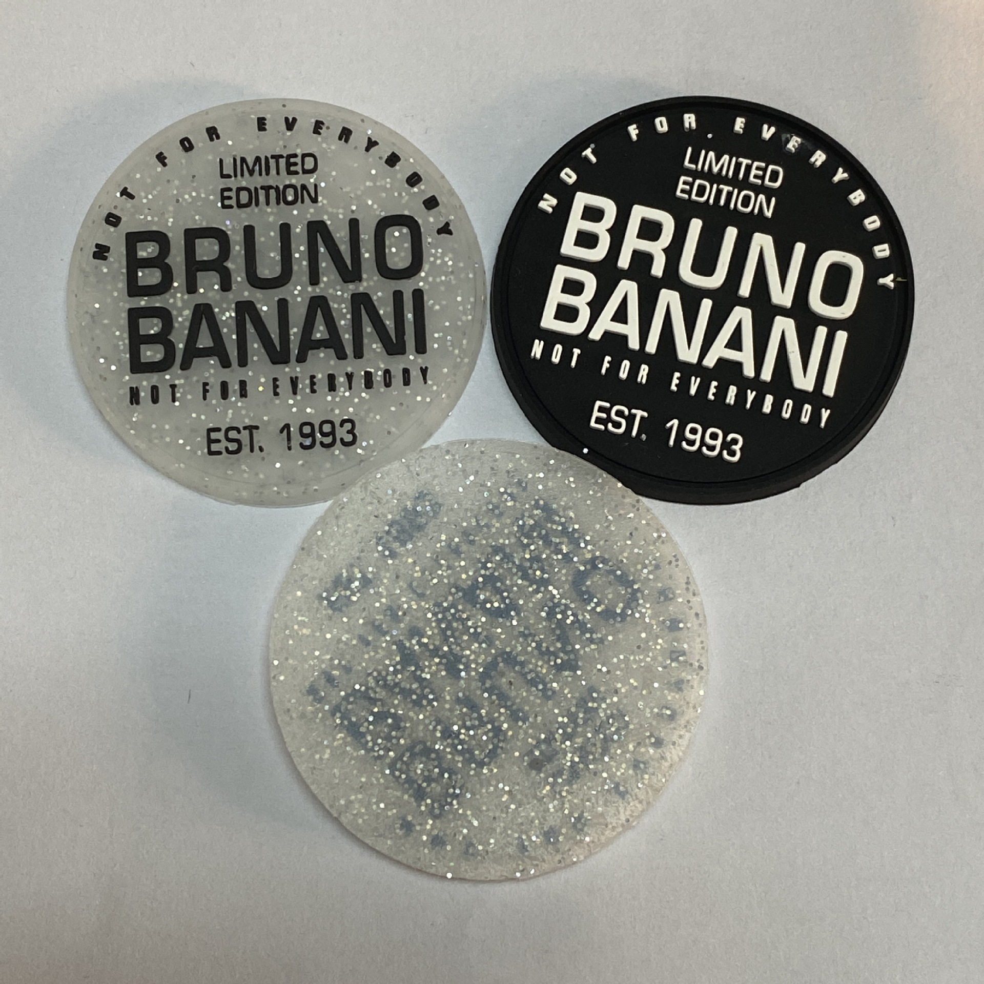 实地工厂供应PVC硅胶滴胶变色夜光胶标带葱粉胶章商标软胶胶牌