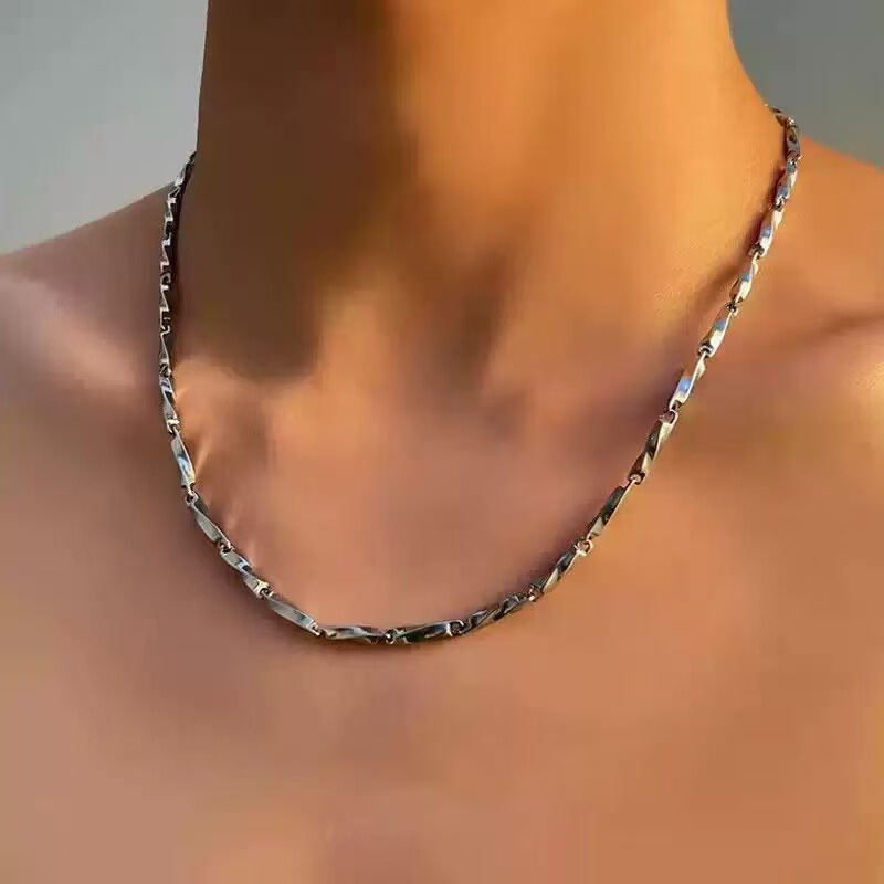 Mobius Strip Titanium Steel Necklace for Men, Trendy Niche Design, Minimalist Hip-Hop Couple Clavicle Chain for Bathing Mobius Strip Titanium Steel Necklace for Men, Trendy Niche Design, Minimalist Hip-Hop Couple Clavicle Chain for Bathing
