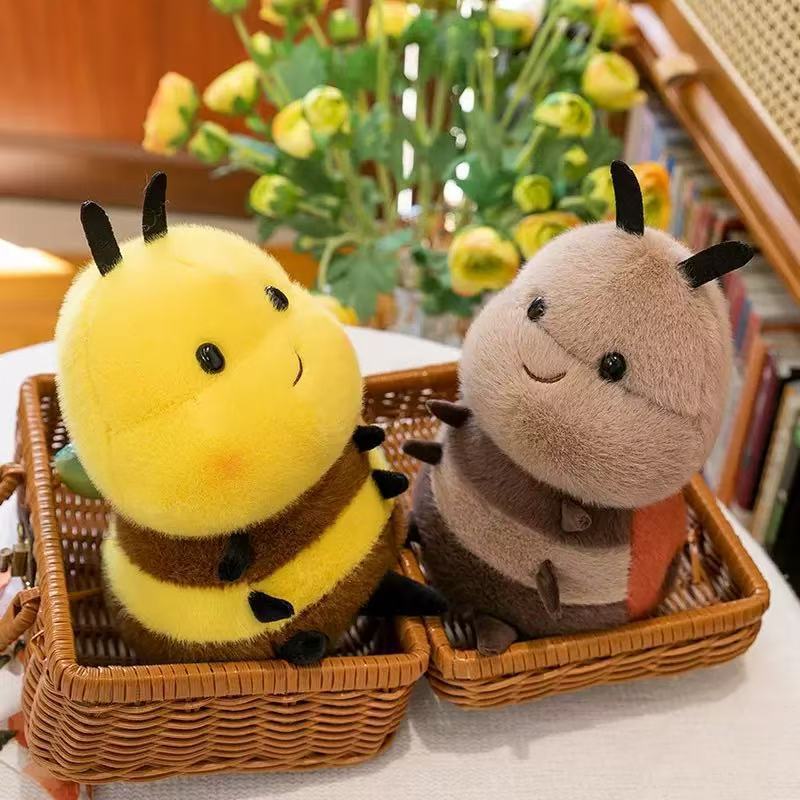 Internet-Famous Little Bee Plush Toy, Cute Seven-Star Ladybug Doll, Stuffed Toy for Throwing or Using in Claw Machines, Wholesale
