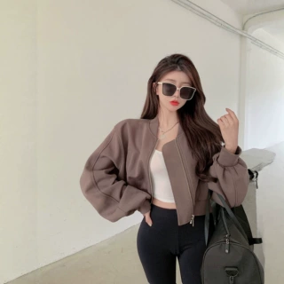 新款秋冬美式复古百搭宽松棒球服外套女春季短款夹克潮韩系设计感