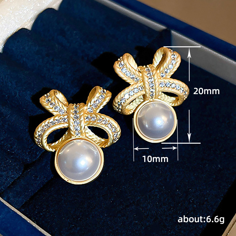 Pendientes de perlas con lazo estilo medieval francés elegante_voghion.com