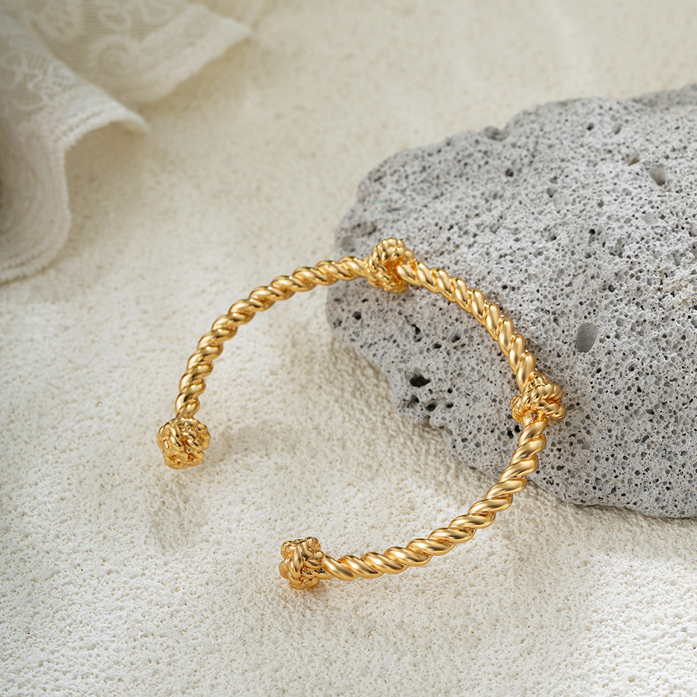 18g Weight 14K Gold Plated Plating Material Retro Classic Style Geometric 14K Gold Plated Alloy Bangles Wholesale