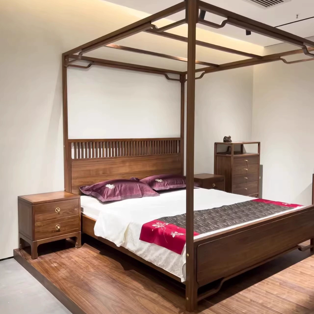 Новая кровать в китайском стиле из цельного дерева из черного ореха в Северной Америке, двуспальная кровать для главной спальни, высококачественная легкая роскошная свадебная кровать, кровать с четырьмя стойками