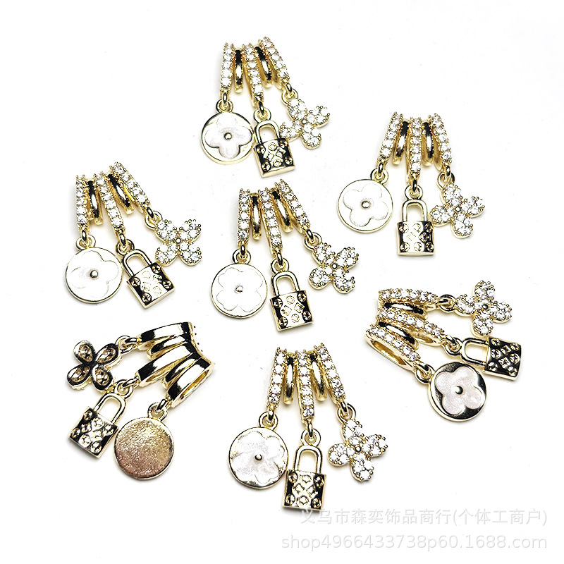 Old Money Style Copper Inlaid with Zirconium White Shell Four-Leaf Clover Print Small Lock Pendant Spacer Bead DIY Bracelet Necklace Accessories