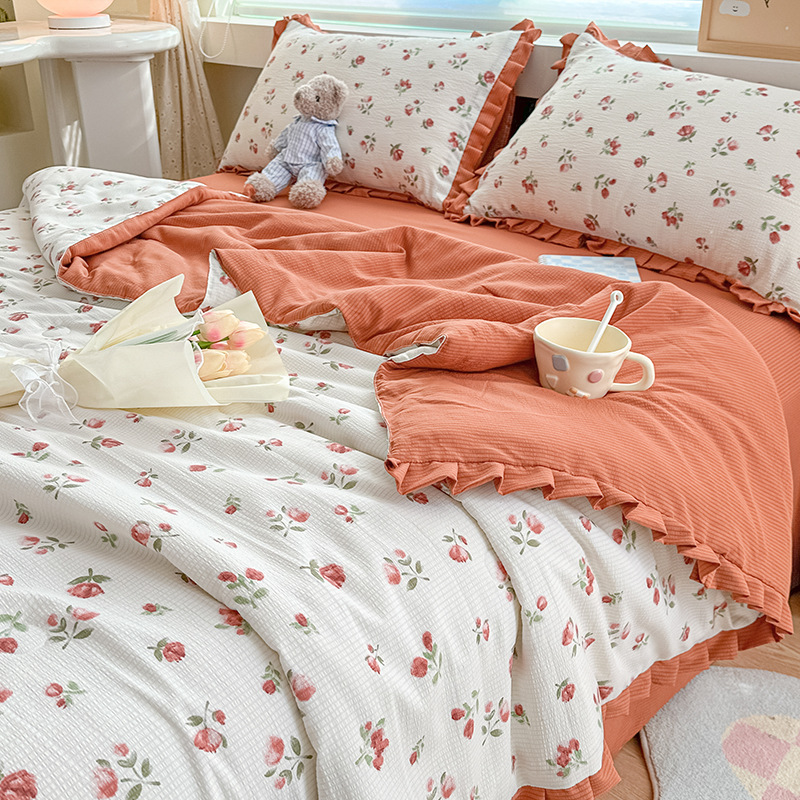 Un juego de edredón fresco de verano de gasa de burbujas de cuatro piezas, edredón de verano con aire acondicionado, sábanas, juego de ropa de cama de dormitorio de tres piezas
