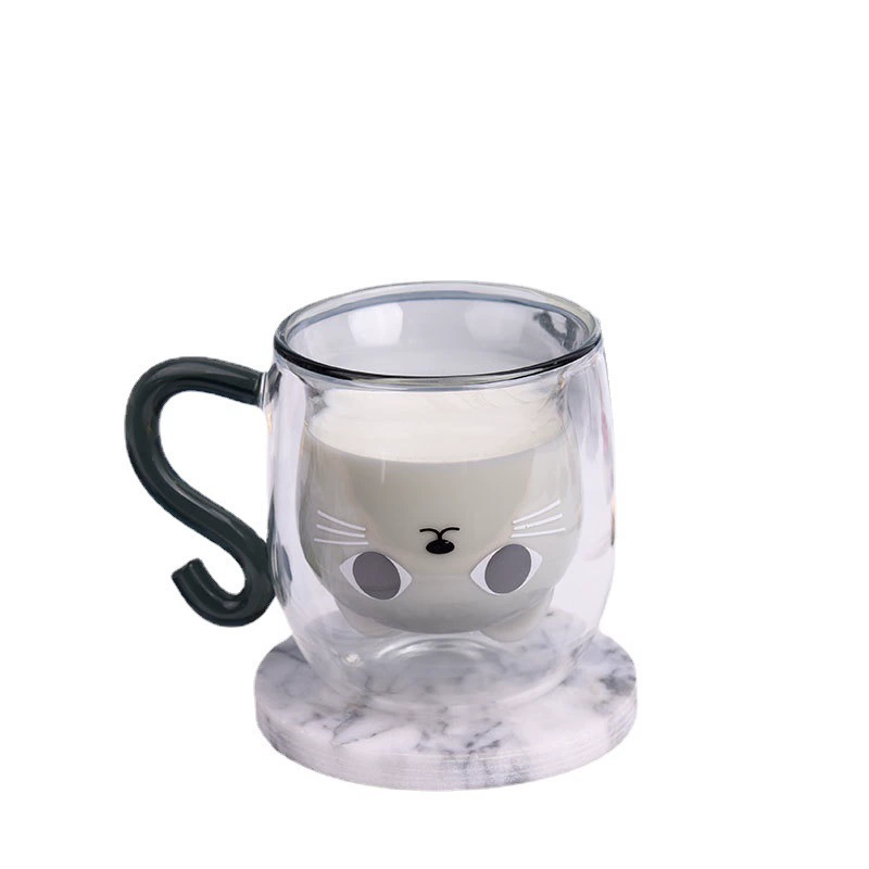 С Cartoon? - здесь: Глазури? Wait. The input: "Cartoon glass milk tea, wholesale". Translation: Мультяшный стеклянный напиток молочный чай? But context is product: cartoon glass milk tea. Perhaps translate as "Мультяшный стакан молочный чай". We'll do: Мультяшный стеклянный молочный чай, оптом