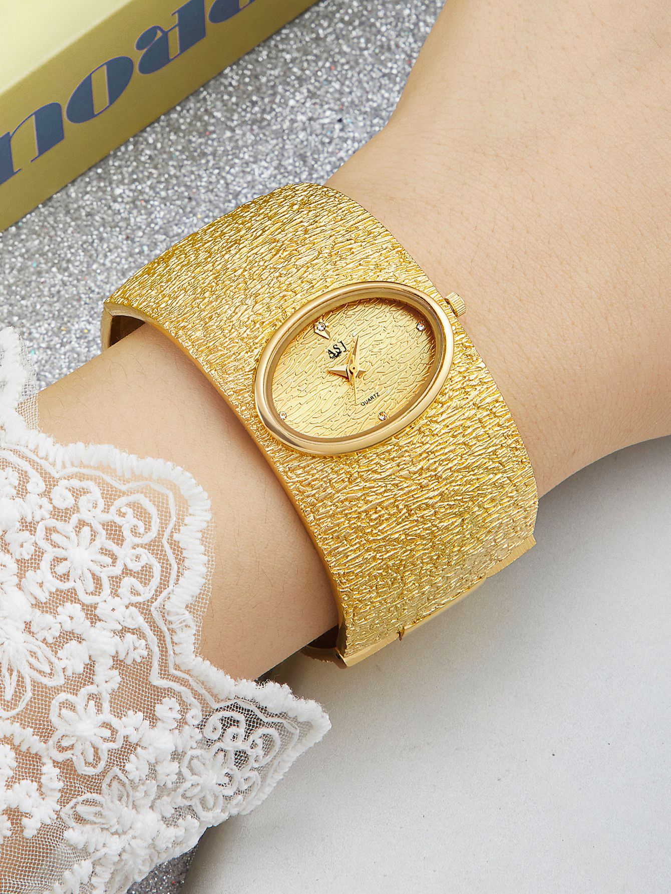 Solid Color Pattern Women's Gender Vintage Style, Classic Style Style Vintage Style Classic Style Solid Color Jewelry Buckle Quartz Watch Women's Watches