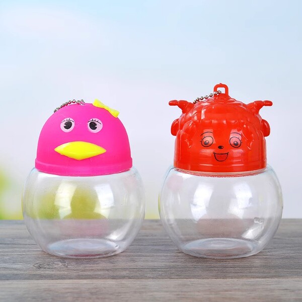 Small plastic handheld breathable aquarium