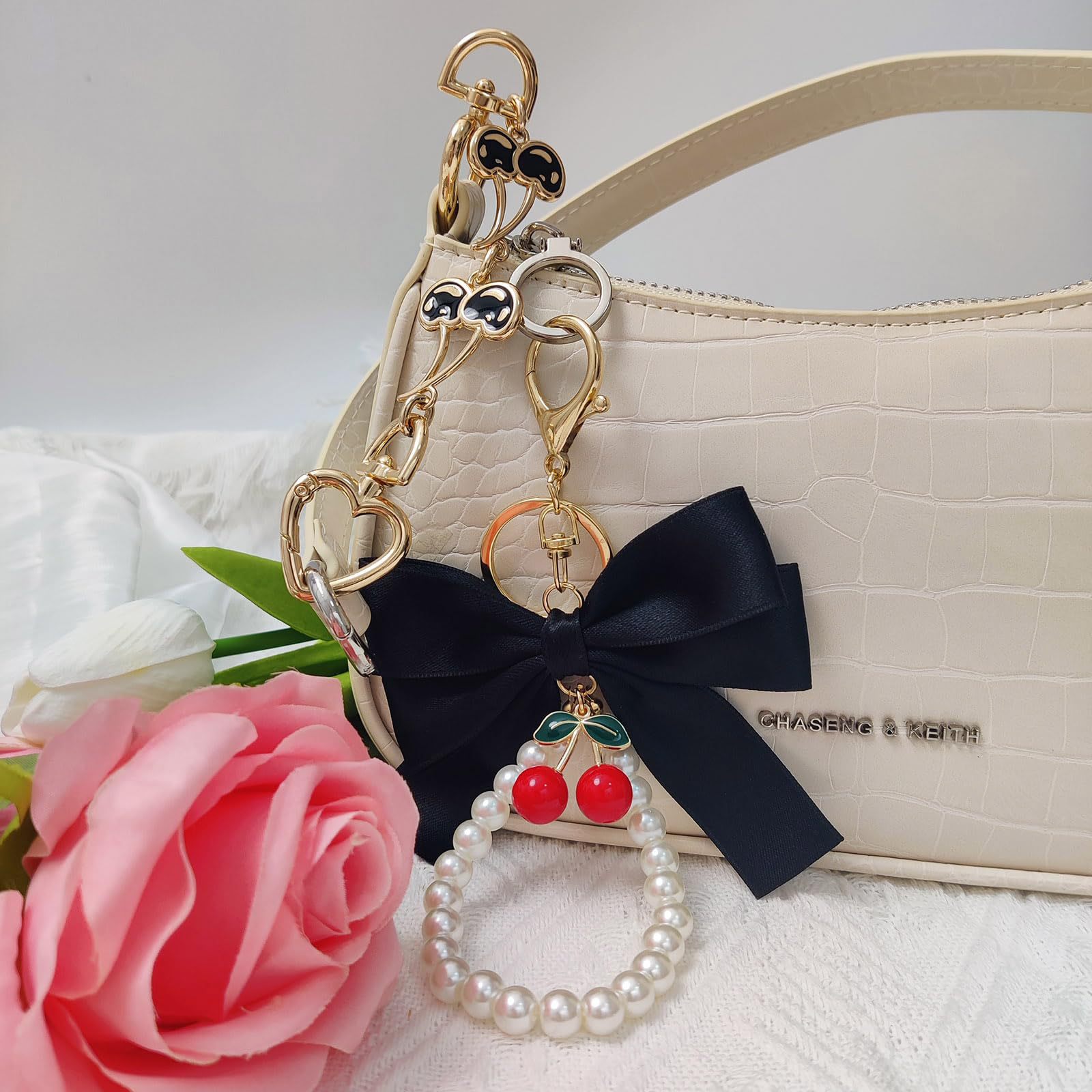 Ventas transfronterizas calientes cinta arco cadena de perlas llavero de metal colgante de flores bolsos de chicas regalos colgantes