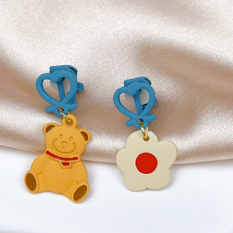 French de alta gama sin orejas pinzas para orejas de temperamento simple femenino pinzas para orejas triangulares de lujo ligero sin orejas pendientes Yiwu al por mayor