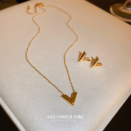 Gold titanium steel V-shaped earrings and necklace set, fashionable, simple and versatile metal style earrings, personalized design jewelry