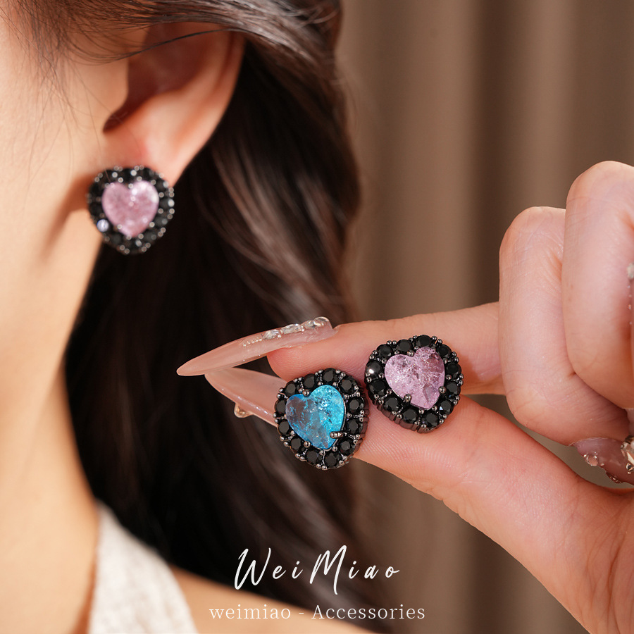 Aguja de plata Zircon amor pendientes de estilo dulce y fresco estilo de nicho de moda aretes ligeros de lujo alta sensación de aretes al por mayor