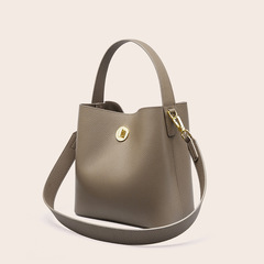 Leather Large Capacity Water Bucket Bag 2023 Autumn/Winter New Single Shoulder Crossbody Bag Versatile Handheld Women's Bag