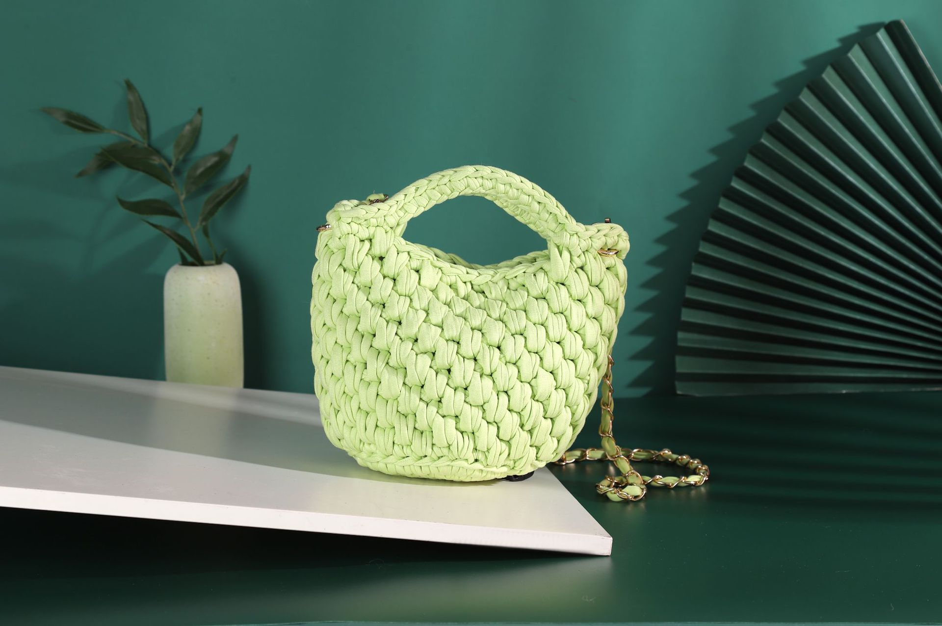 Women's Large Woven Fabric Solid Color Cute Weave Square Zipper Straw Bag display picture 4