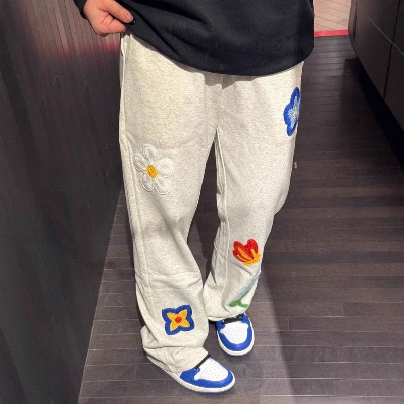 American-Style Floral Embroidery Curved Hem Sweatpants for Men, Niche Design, Loose Casual Sports Cleanfit Flared Straight-Leg Pants American-Style Floral Embroidery Curved Hem Sweatpants for Men, Niche Design, Loose Casual Sports Cleanfit Flared Straight-Leg Pants