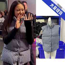 金智妮同款蓝色格子无袖羽绒棉服背心马甲外套女潮2023冬季