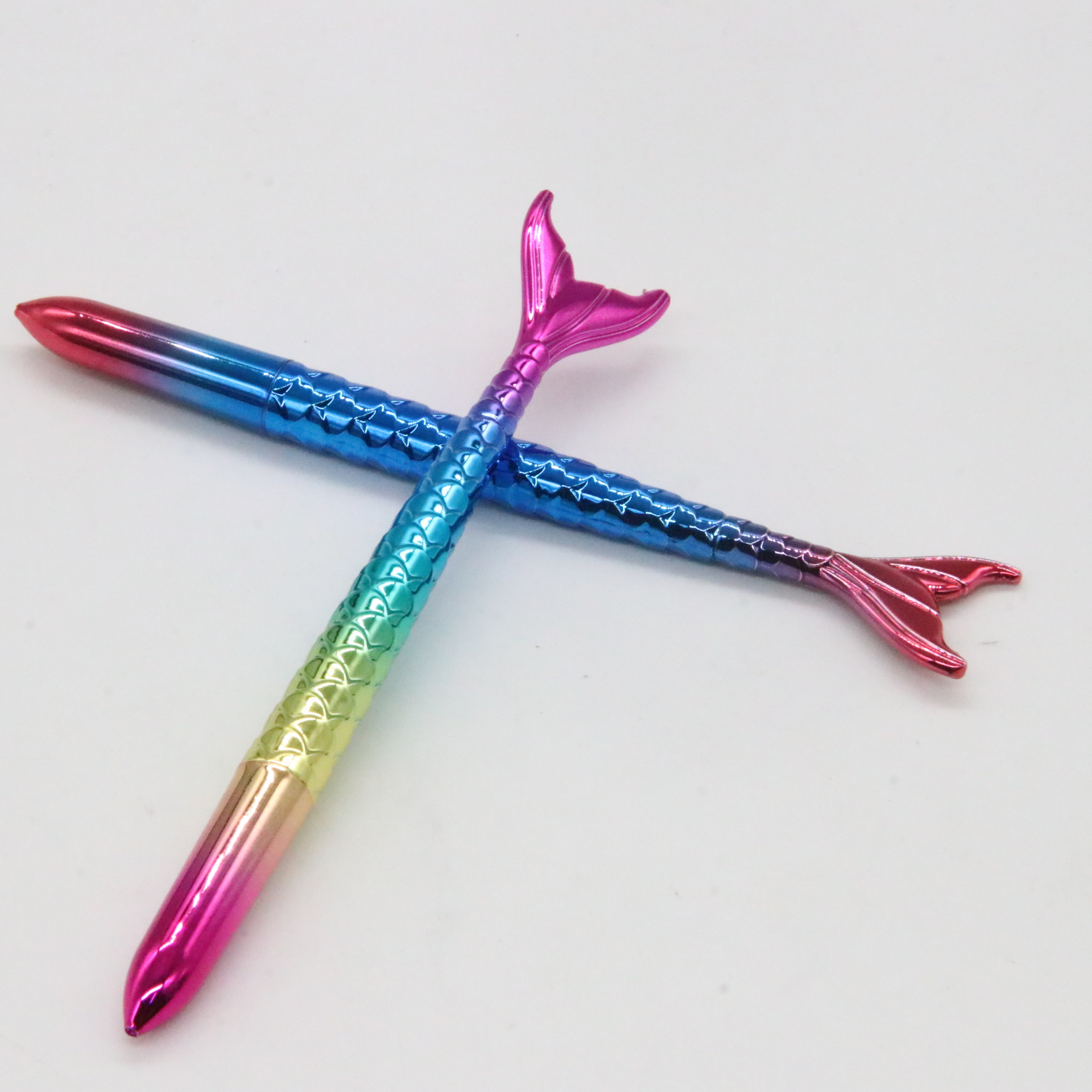 Forma de sirena gradiente pluma de gel pluma de agua sirena bolígrafo creativo pluma de gel fabricante miedo de la firma al por mayor