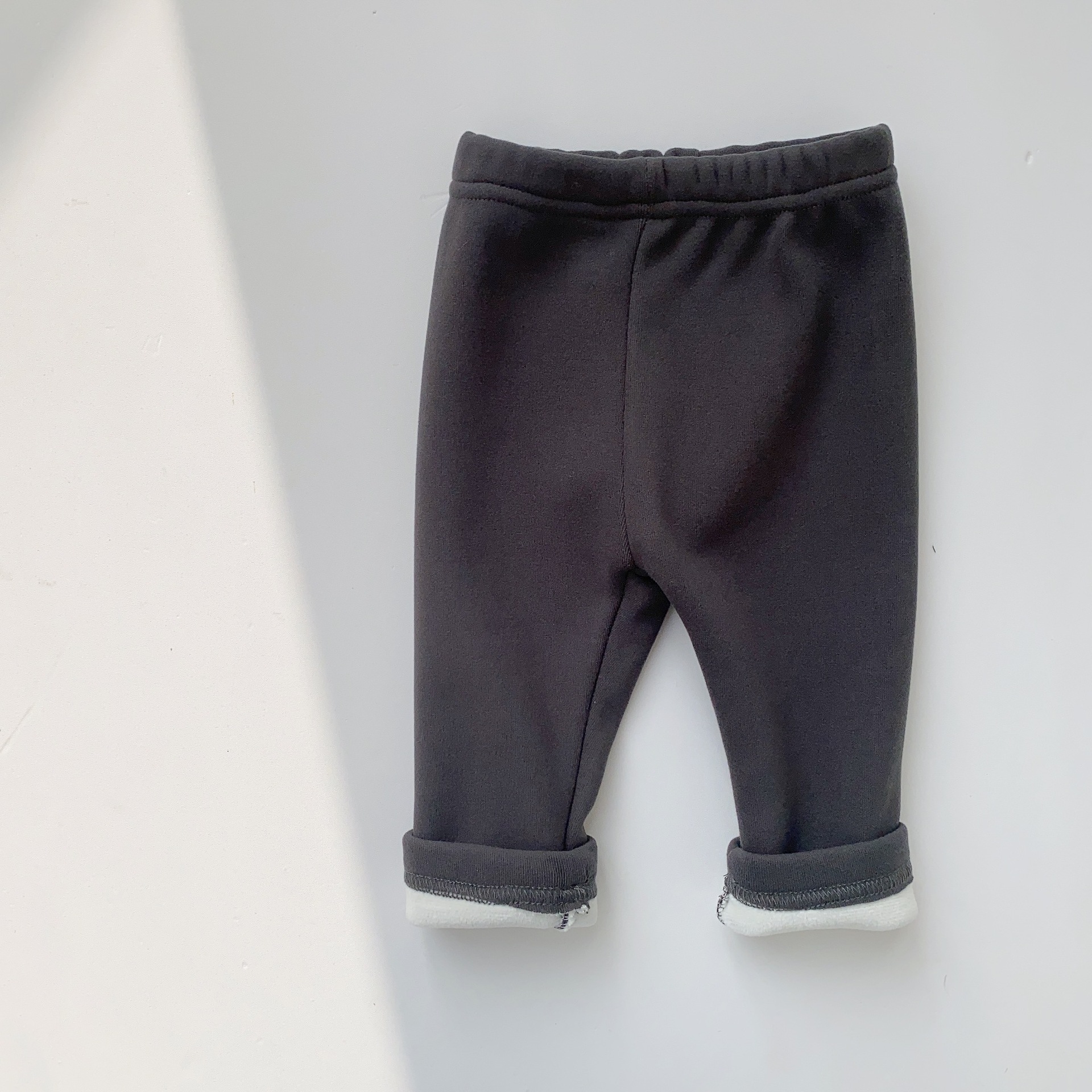 Leggings de color sólido de primavera y otoño para niños Pantalones de bebé para niños coreanos Pantalones de casa para bebés Ropa de primavera para niños y niñas