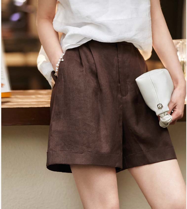 Quần short nữ dáng suông chất liệu linen thoáng mát, phong cách cổ điển thanh lịch — Màu nâu chi tiết 3