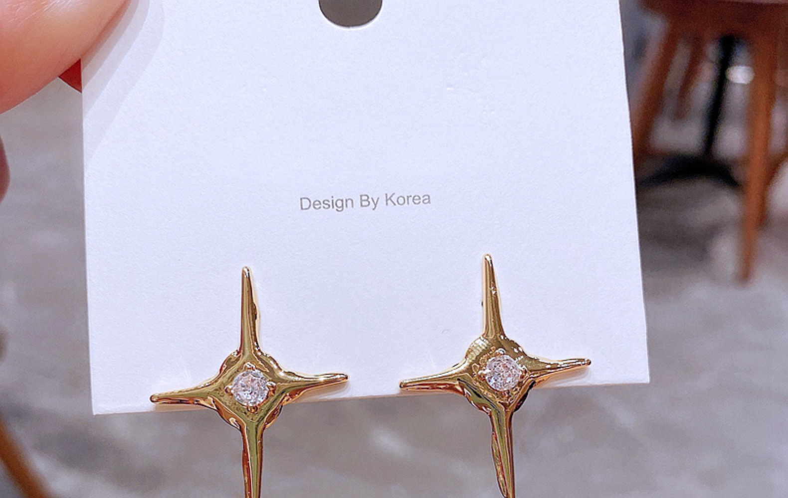 Haute-grade Ins Froid Croix Huit Branches Étoiles Stud Boucles D'oreilles Femelle Cuivre Placage K Or Mode Zircon Boucles D'oreilles Croix-frontière Vendu Bijoux display picture 2