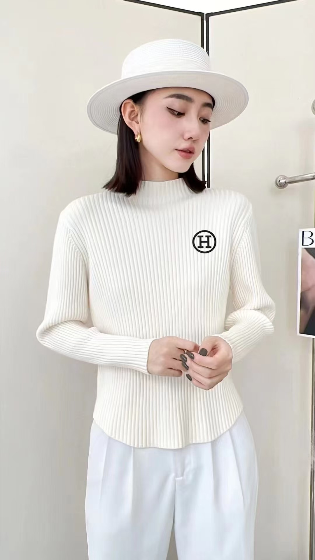 Diseño elegante irregular suéter de cuello medio alto para mujeres 2024 otoño y invierno nuevo estilo extranjero camisa de punto superior