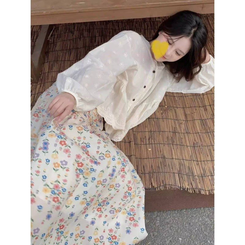 Летний костюм 2025 года в корейском стиле: юбка с цветочным принтом и кружевной топ, женский комплект в стиле «сладкий лес»