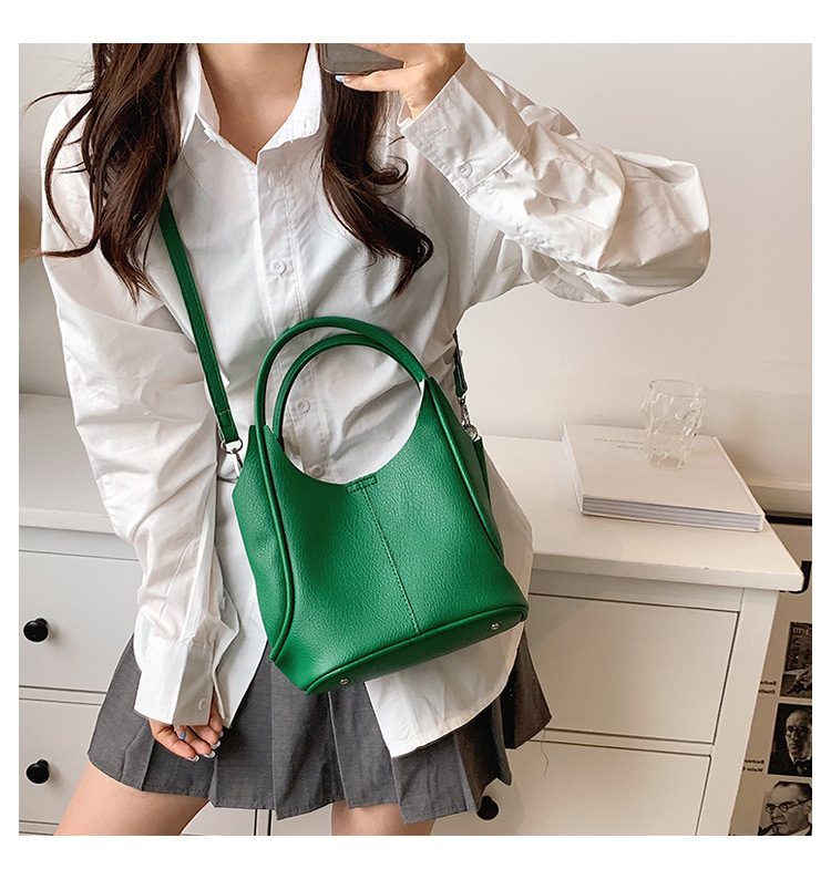 Women's Large Pu Leather Solid Color Streetwear Bucket Open Tote Bag display picture 24
