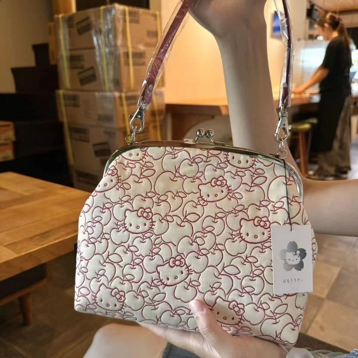 같은 스타일 교토 제한 헬로 키티 고정 입 골드 가방 귀여운 산리오 변경 인쇄 휴대용 ID 가방 트렌디