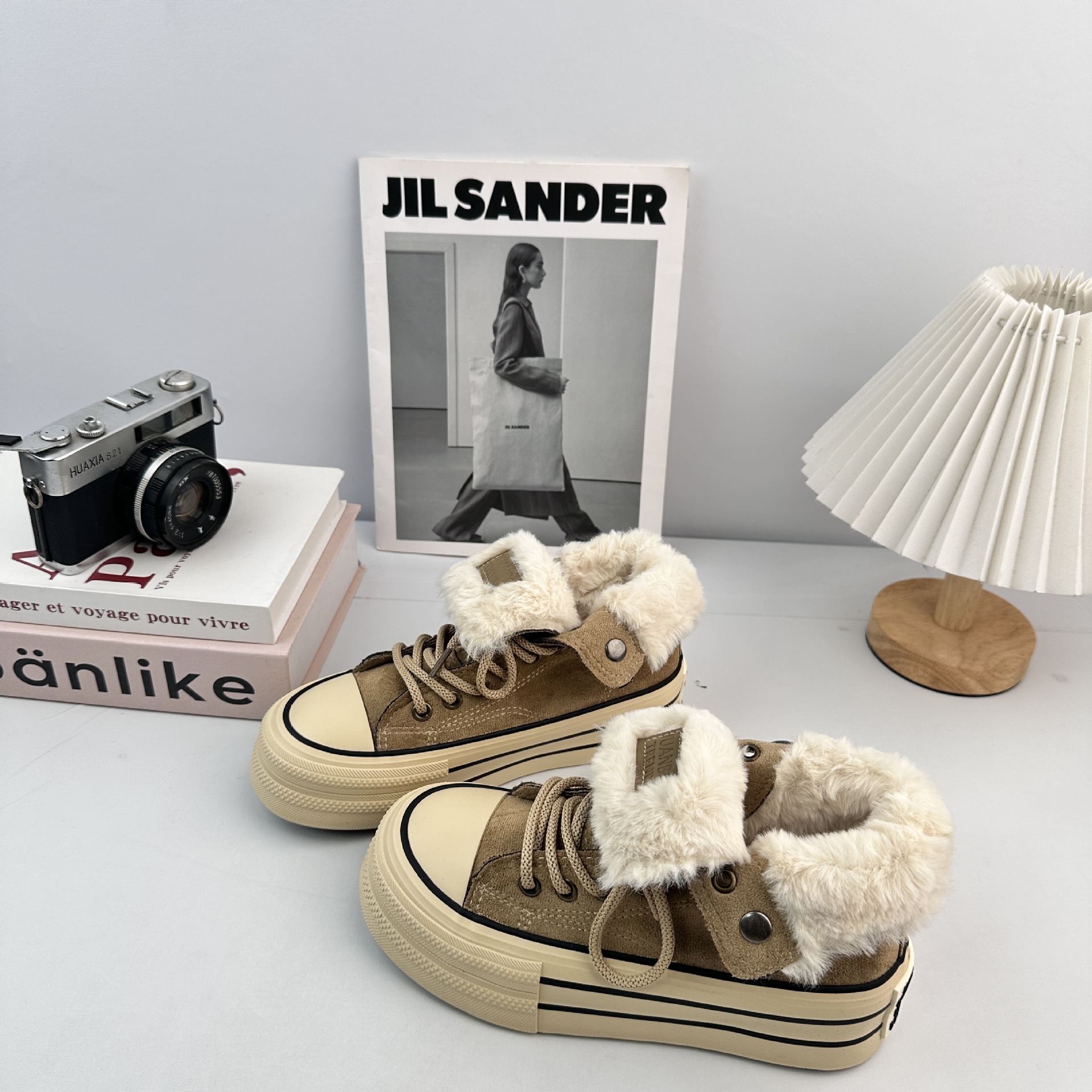 Estudiantes de invierno de Yuanbo coreanos zapatos de lona de terciopelo versátiles para mujeres 2025 nuevos zapatos de terciopelo Harajuku de fondo grueso image 3